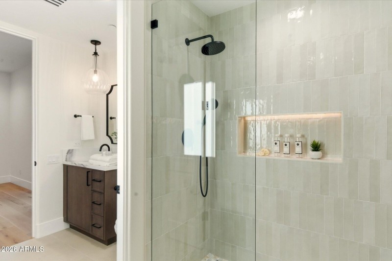 Shower En-suite 4
