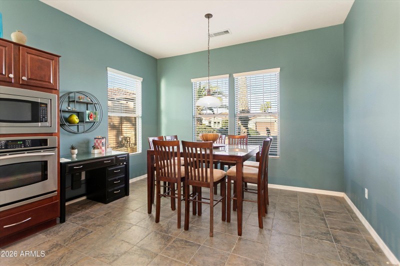 25-16385 W Glacier Ct