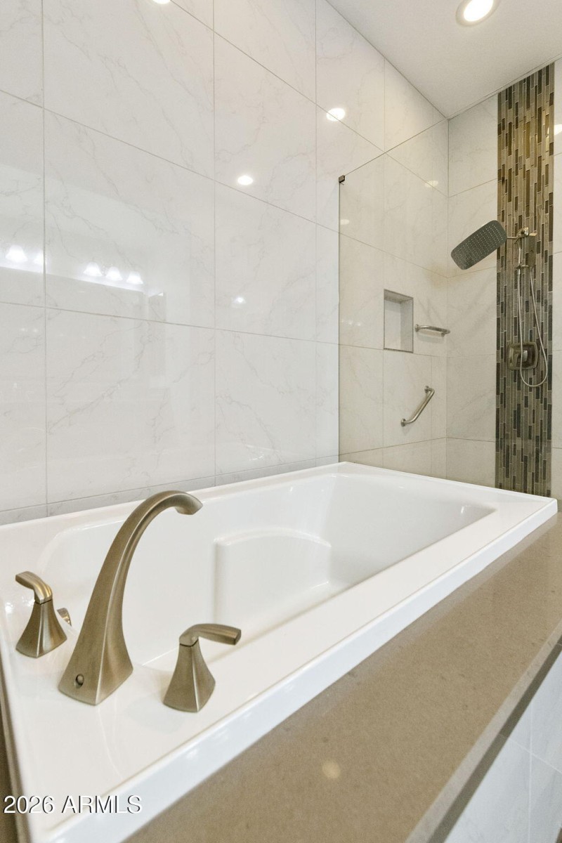 Primary suite tub