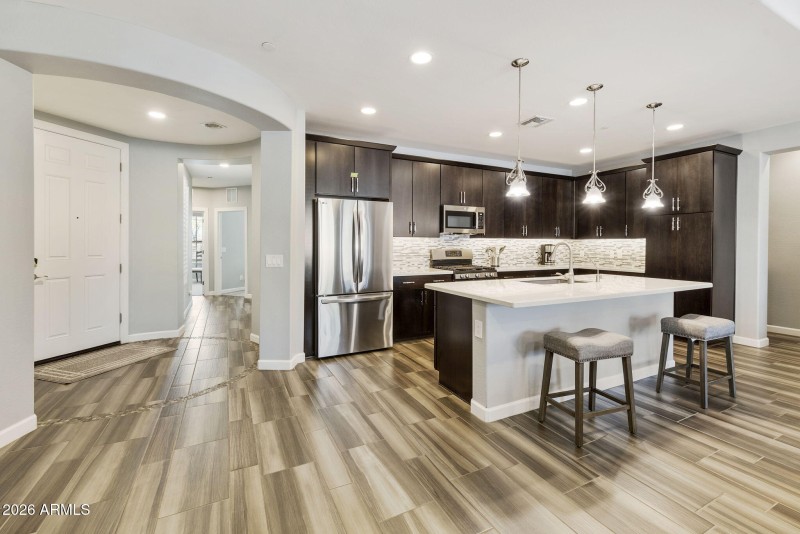 Kitchen island/breakfast bar