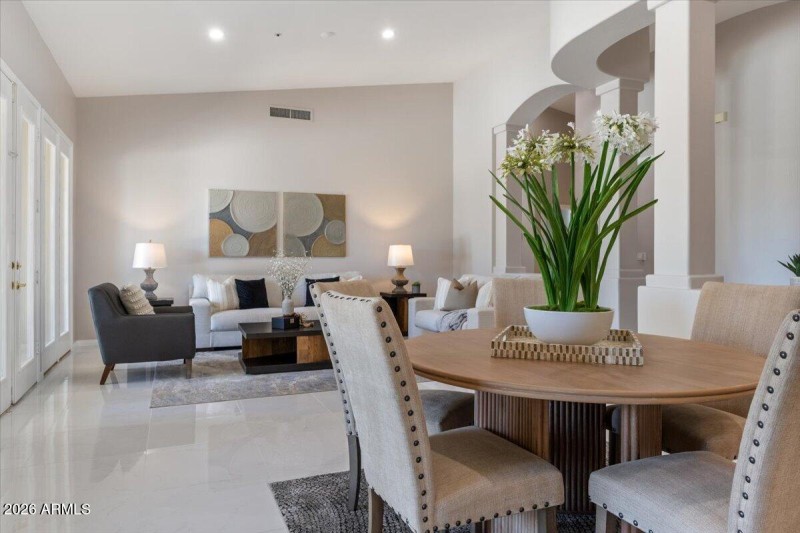 Living Room/Formal Dining