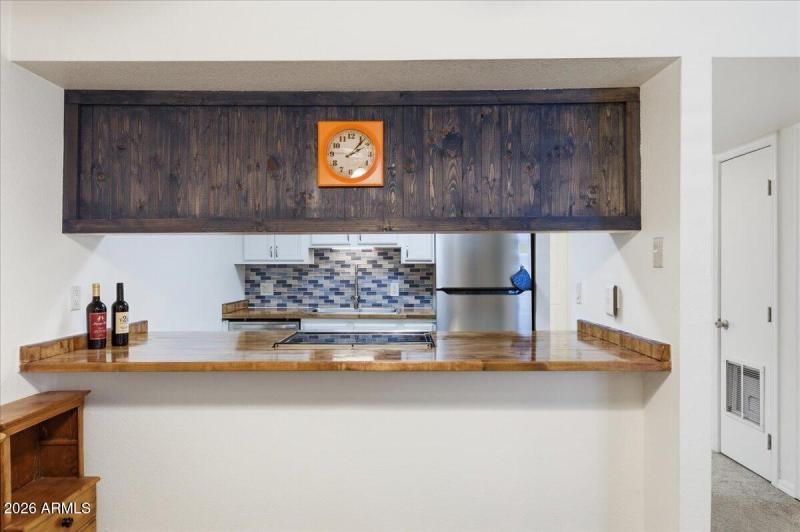 01-1402_E_Guadalupe_Rd_1