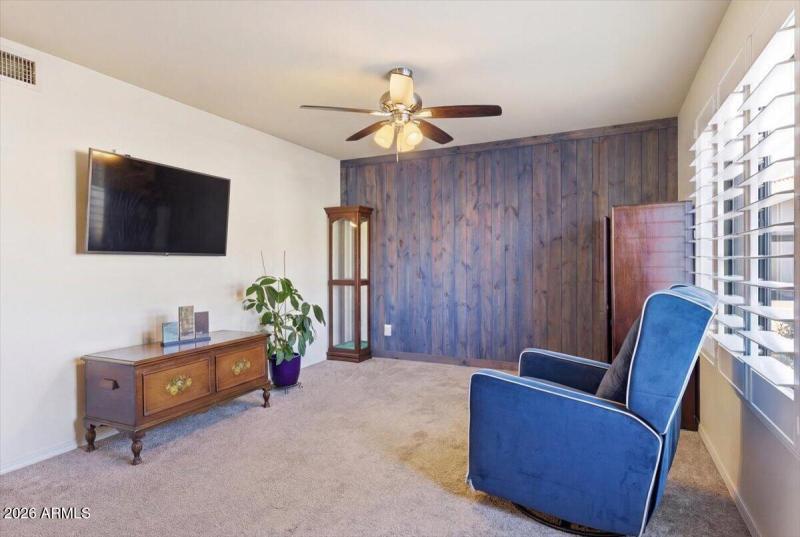 02-1402_E_Guadalupe_Rd_2