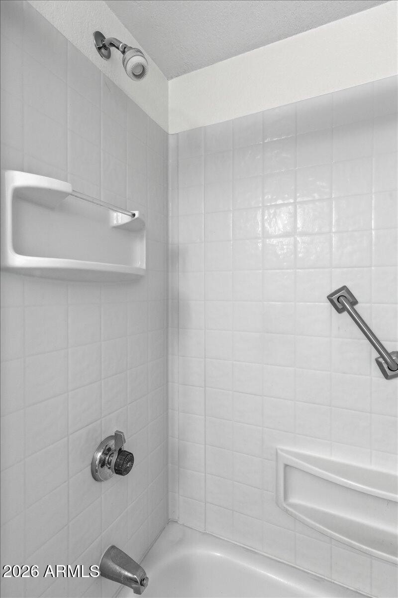 20-1402_E_Guadalupe_Rd_20