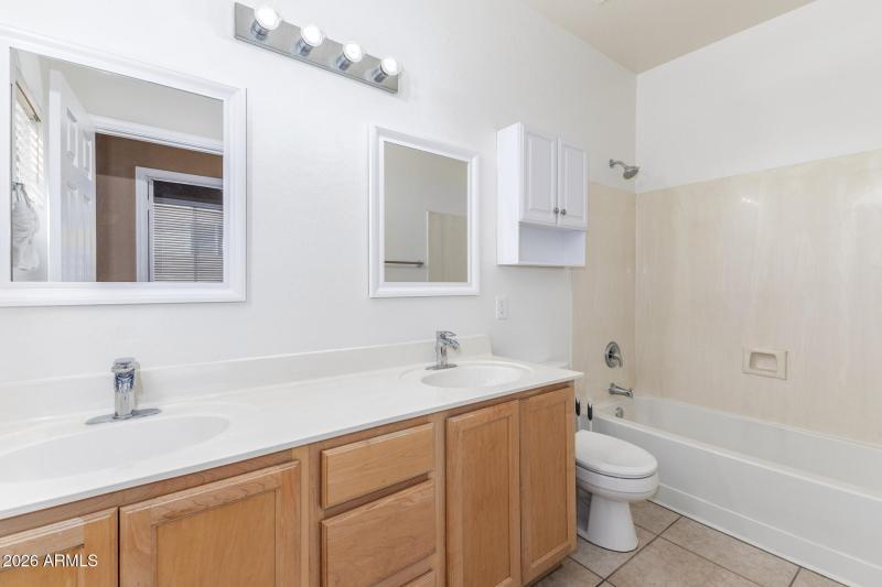 9628-lindner-secondary-bath