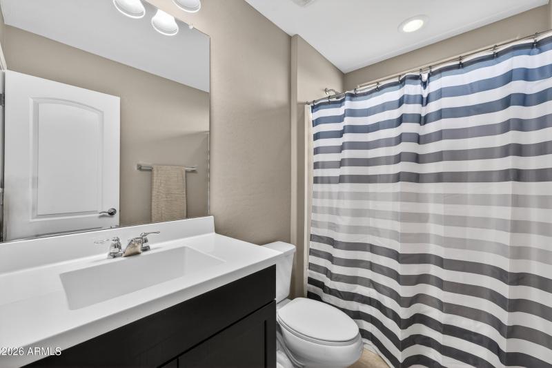 Upstairs Full Bathroom