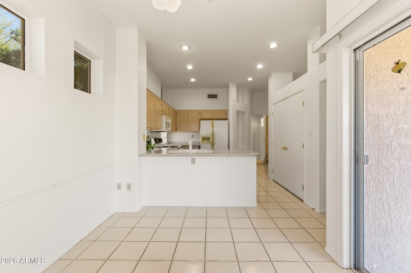 10_dining area