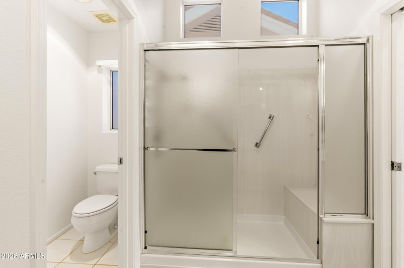 22_main bathroom