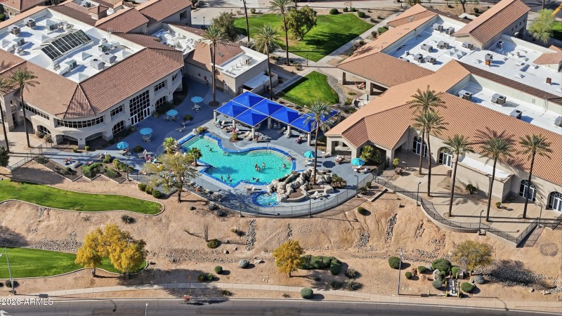 30_community pool