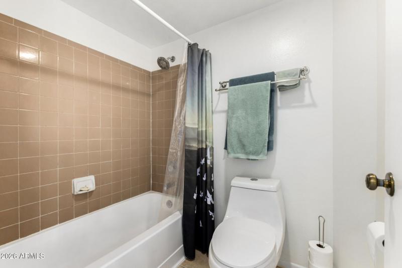 23 - Master Bathroom