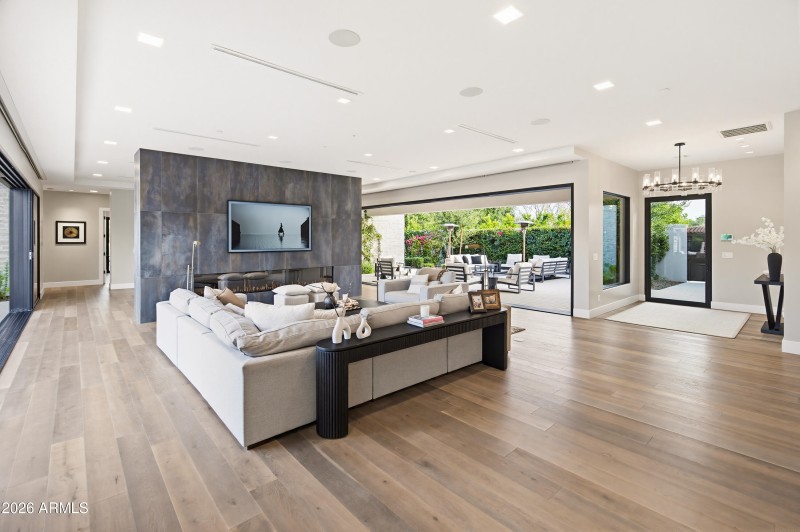 6210 E Keim Dr-25