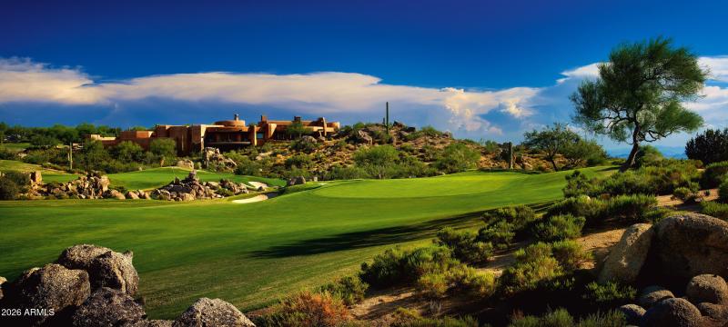 9 Apache 18th green and Clubhouse 2