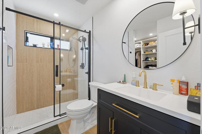 021-primary-bathroom