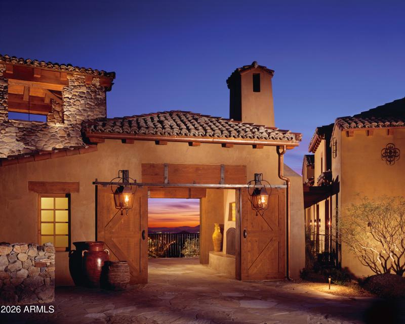 16 Chiricahua entrance evening