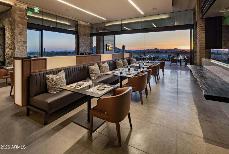 27 SEVEN Dining