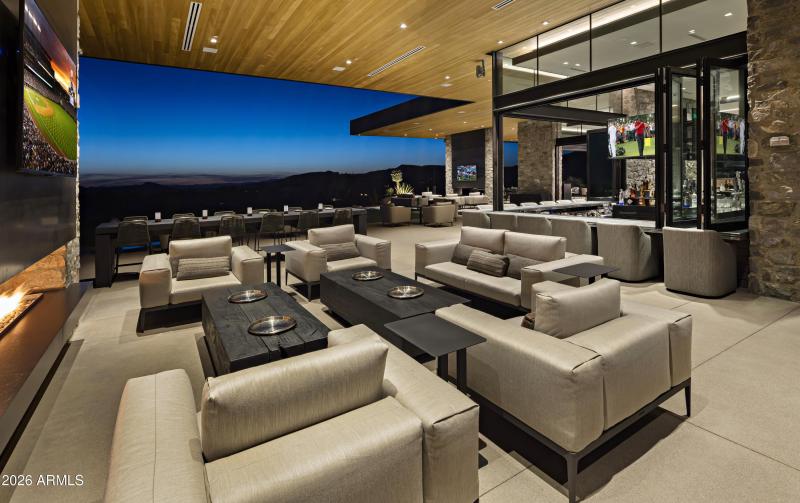 28 SEVEN Cocktail Lounge