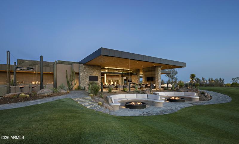 29 SEVEN Fire-pit Patio