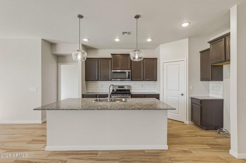 18-web-or-mls-40551 W Jenna Ln-18