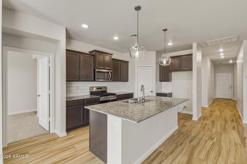 19-web-or-mls-40551 W Jenna Ln-19