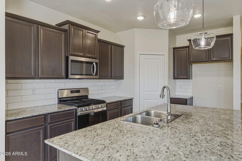 20-web-or-mls-40551 W Jenna Ln-20