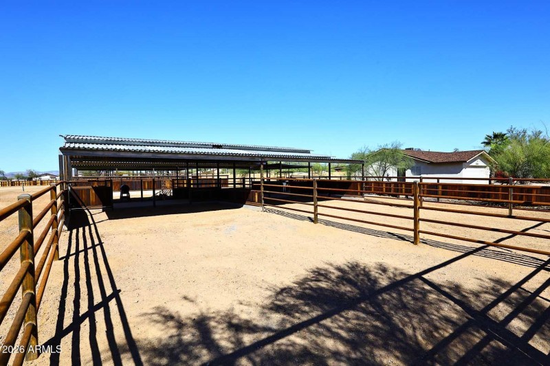 Main Stables-Pen