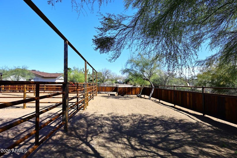 Main Stables-Turnout