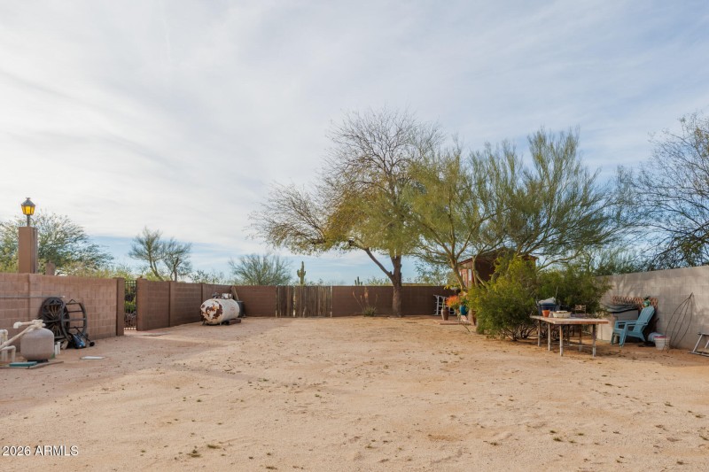 9125 N Paseo Palo Verde - North Yard Wes