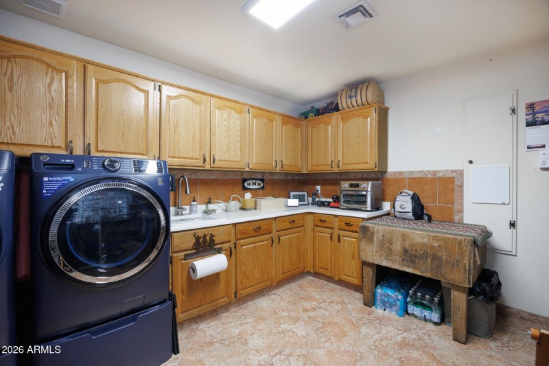 9125 N Paseo Palo Verde - Laundry Room V