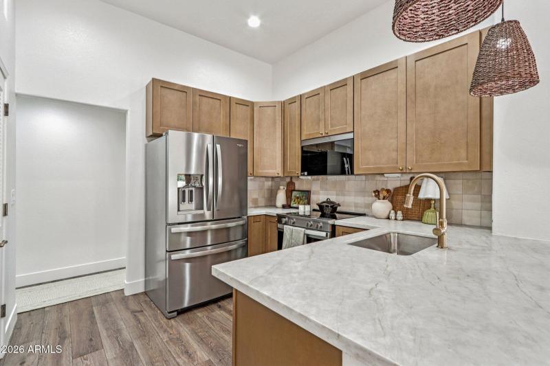 19-web-or-mls-W Peninsula Cir-S0503-017