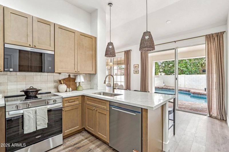 20-web-or-mls-W Peninsula Cir-S0503-018