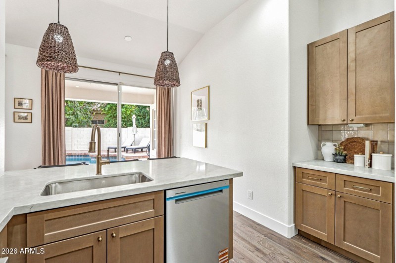 21-web-or-mls-W Peninsula Cir-S0503-019