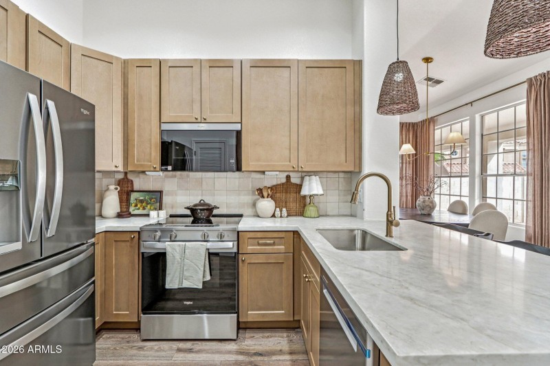 22-web-or-mls-W Peninsula Cir-S0503-020