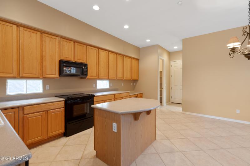 7363 E Eagle Feather