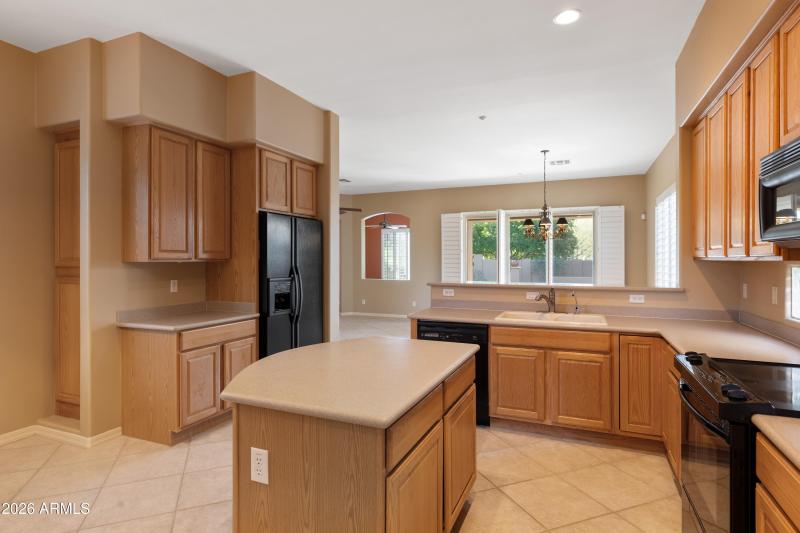 7363 E Eagle Feather