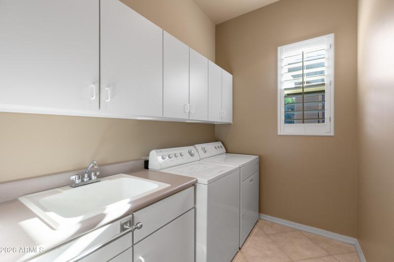 7363 E Eagle Feather