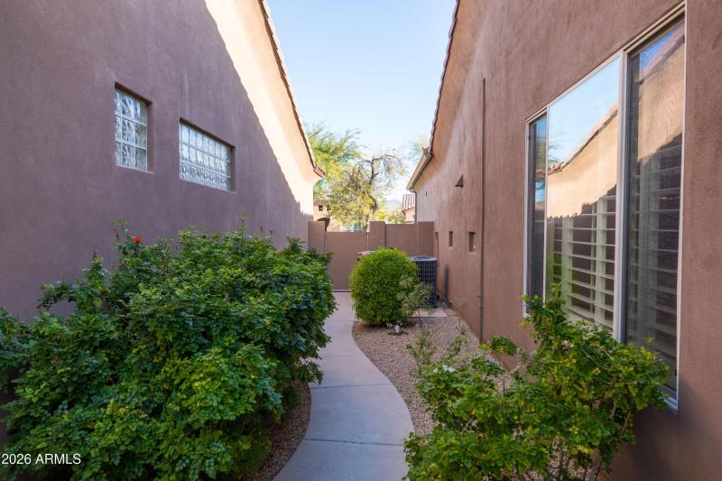 7363 E Eagle Feather