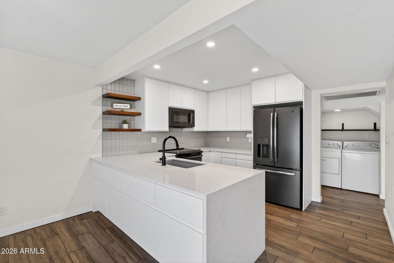 Kitchen & Dining Area