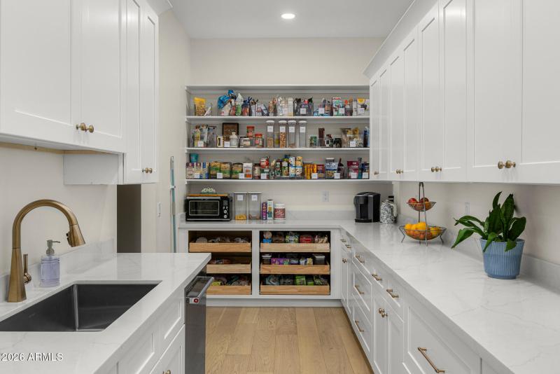 12butler pantry2