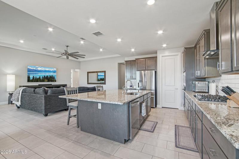 11-web-or-mls-W Hiddenview Dr-S0603-011