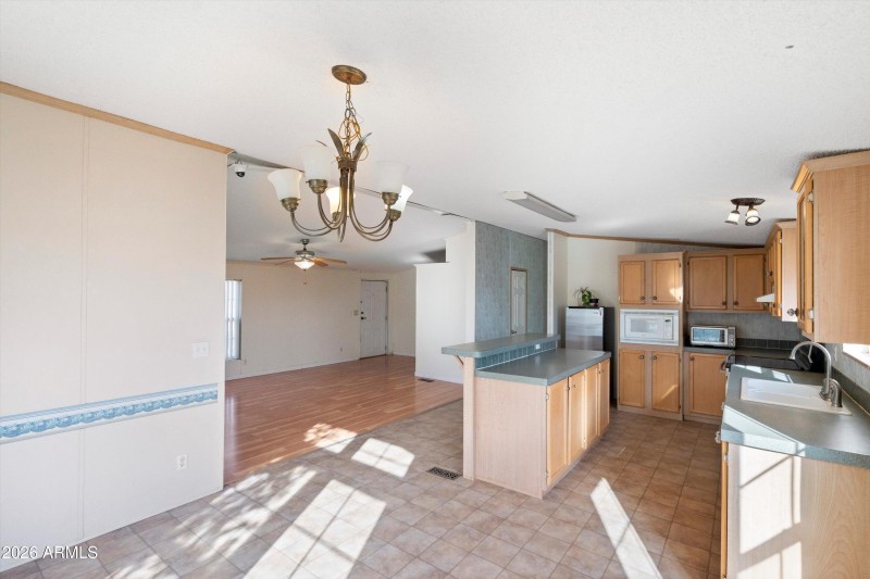 10-Dining to Kitchen