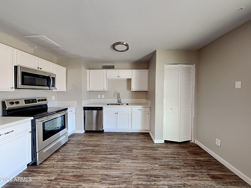 1006591.5344 W Banff Lane_2