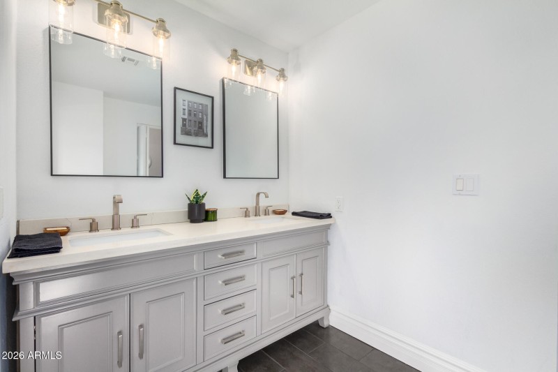 0027-27 - Via De La Lun