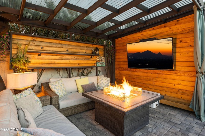 55-web-or-mls-9711-e-pershing-ave