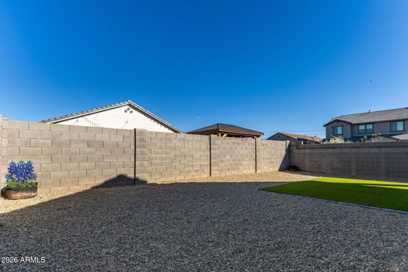 BACKYARD WITH FLOWER POTS 2