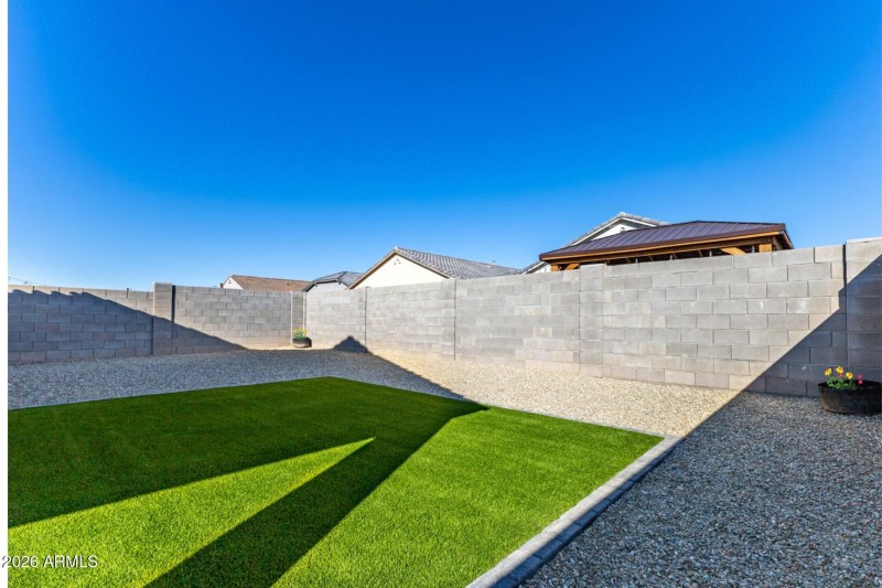 BACKYARD WITH FLOWER POTS