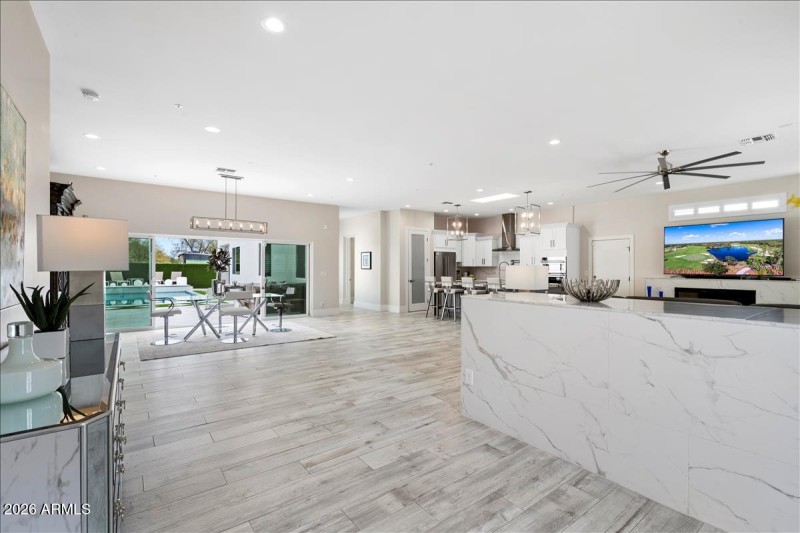 a 76 ent fr dinning AA