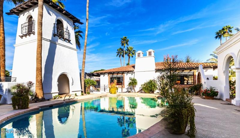 Community Pool & Clubhouse