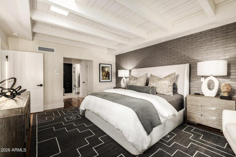 Luxuriously Renovated Owners Suite