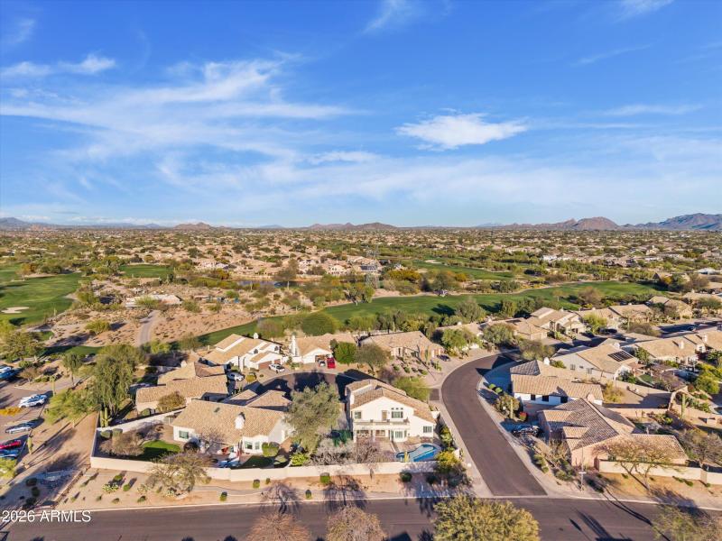 Golf course a short walk away