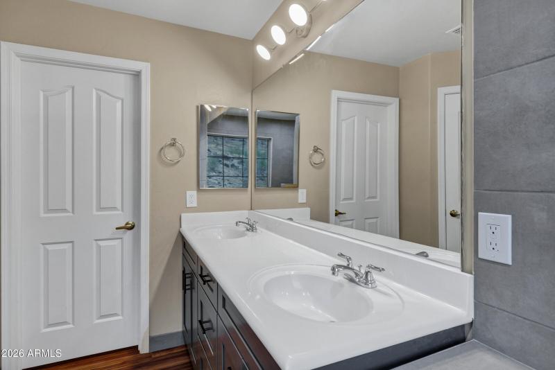 315 W Mountain Sage Dr-23